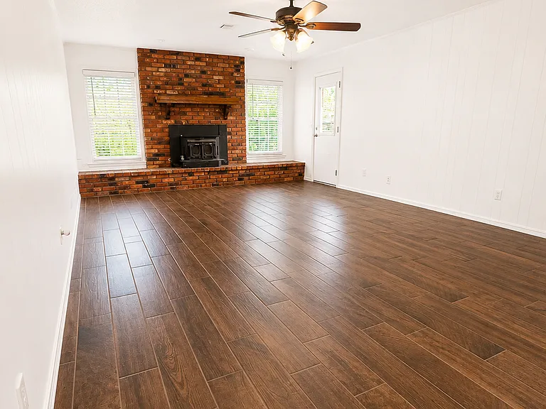 1216 Sunvalley Dr — Photo 5