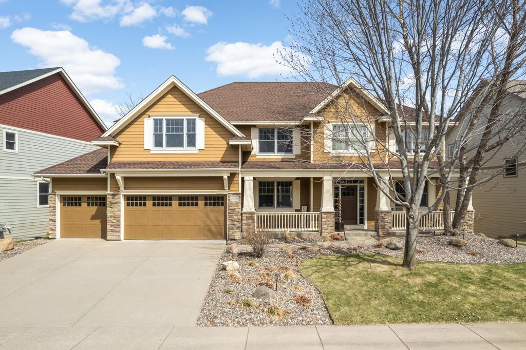 10590 Watersedge Ln, Woodbury, MN - View 2