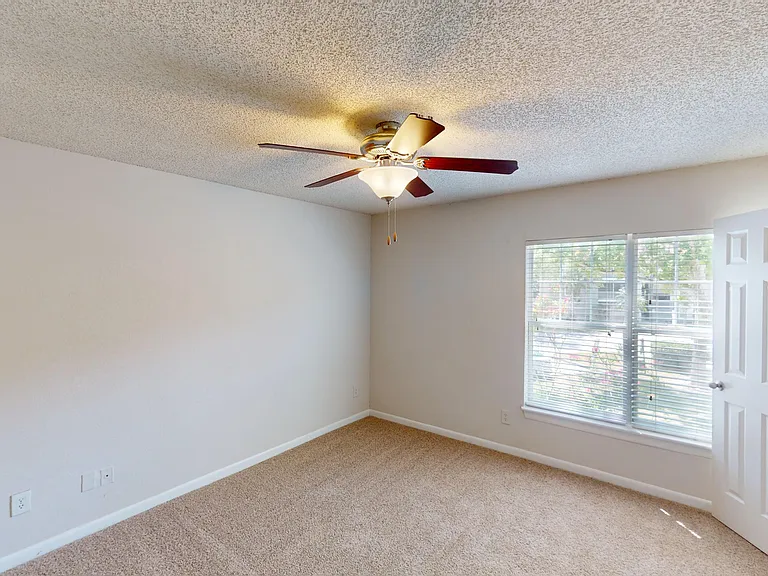 Altamira Place Apartment Homes — Photo 111