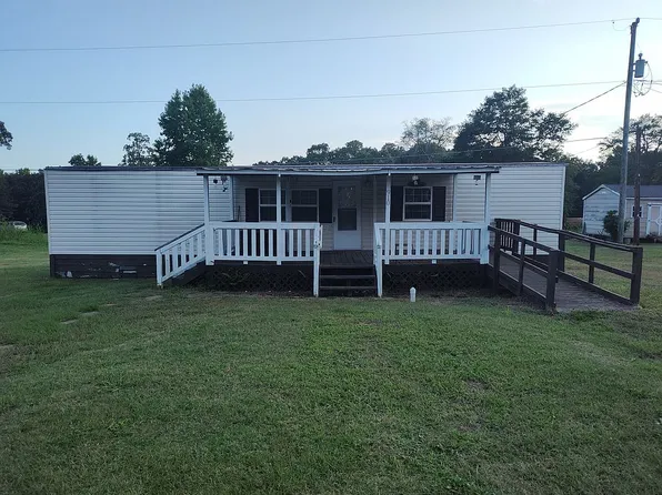 910 Savannah St, Cowpens, SC 29330