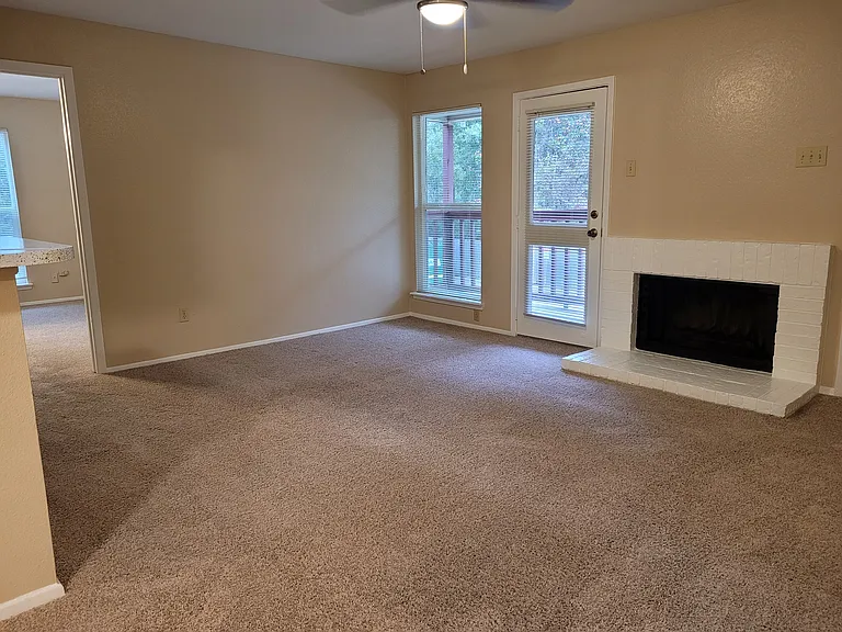 Sleepy Hollow Apartments — Photo 33