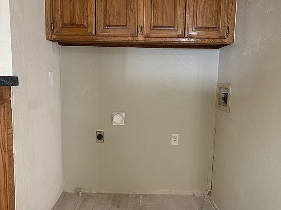 4th image of 300 Russell Dr