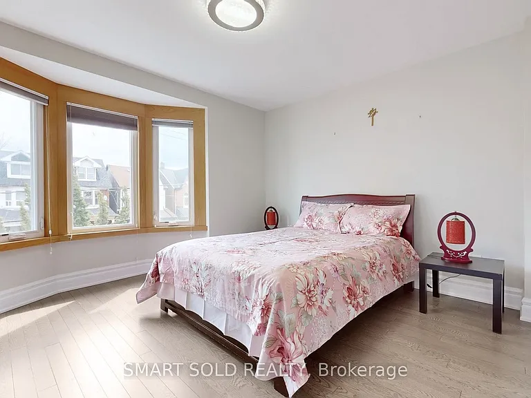 1040 Ossington Ave #MAIN FLR 2ND FLR — Photo 17