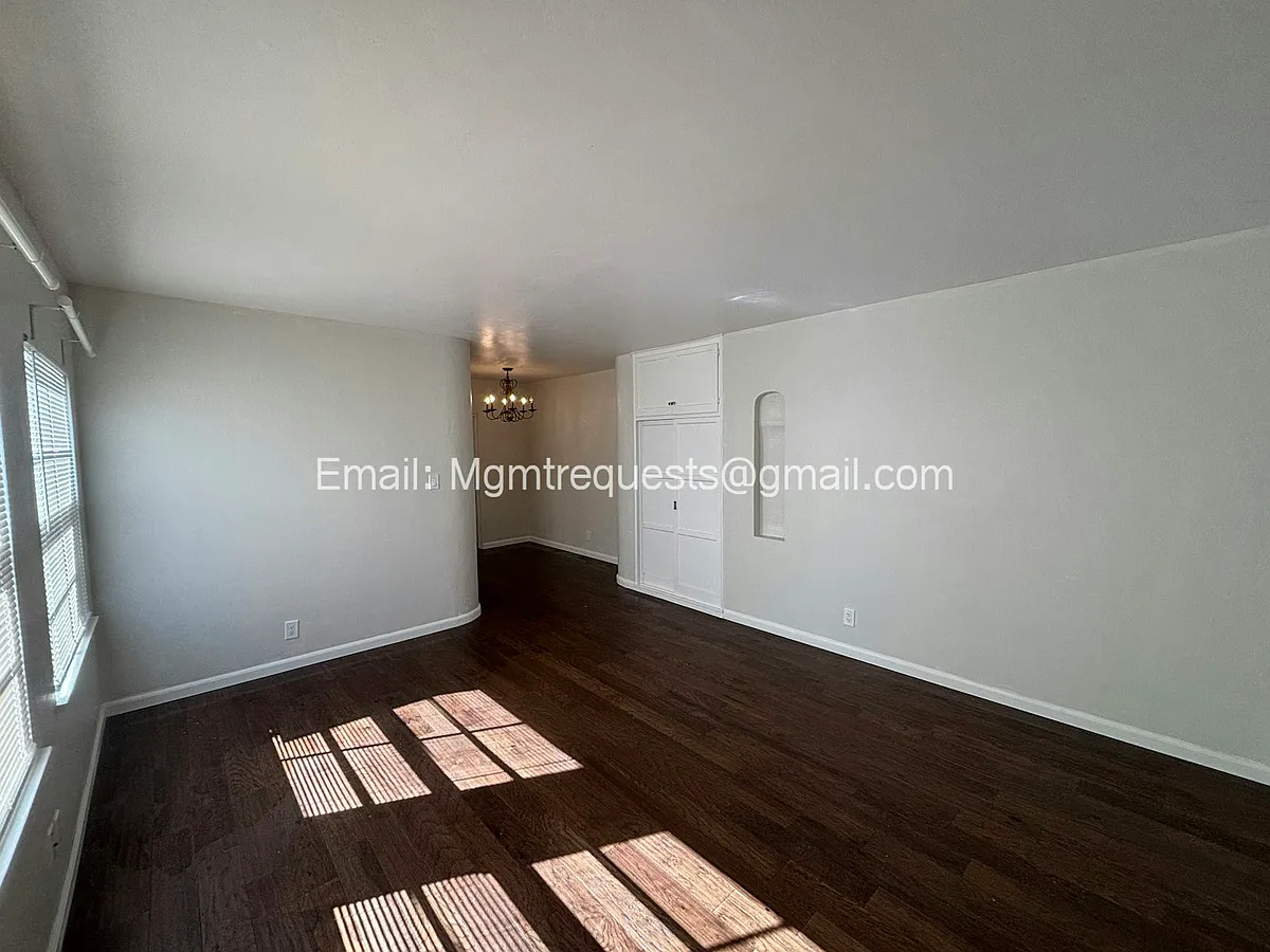 Building Photo - 4250 10th St #4244
