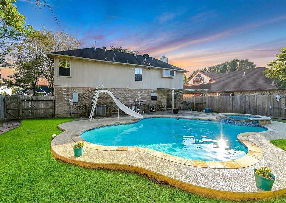 1st image of 909 Bayou Bend Dr