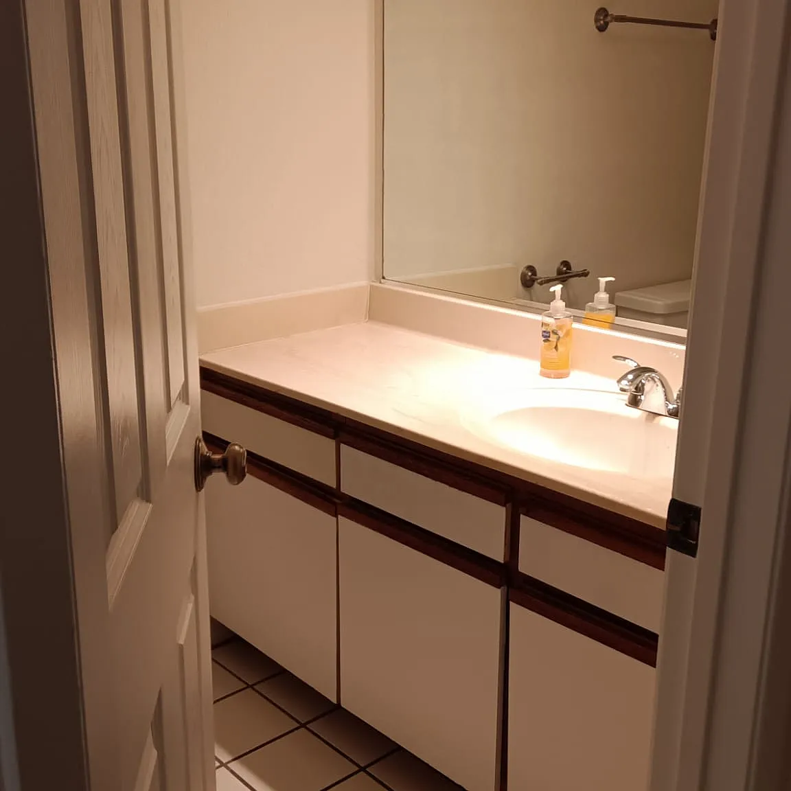 2 bed, 1056 sqft, $2,190 — Photo 3
