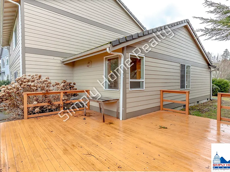 4100 Campus Green Dr NE — Photo 29