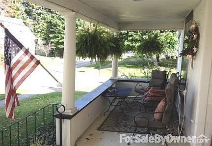 Large, comfortable front porch
						:
						Great front porch, perfect for relaxing evenings and conversations