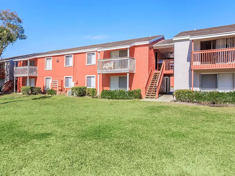 Crown Pointe Apartments — Photo 21