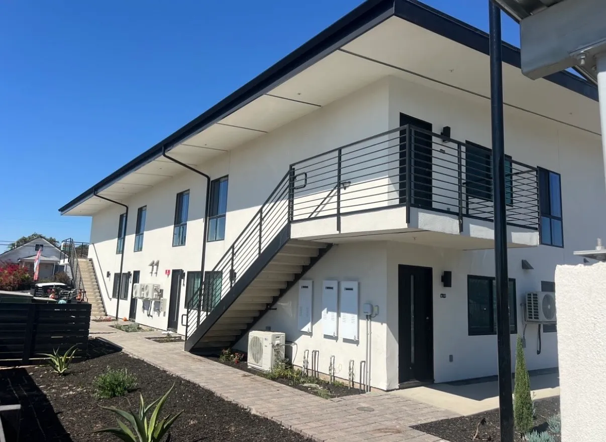 Studio, 440 sqft, $1,895 — Photo 4