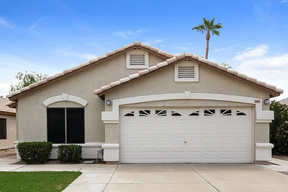 3 bed, 2.0 bath, 1314 sqft, $2,330 — Photo 1