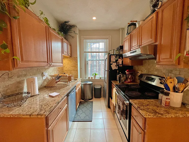 164 Strathmore Rd #12 — Photo 13