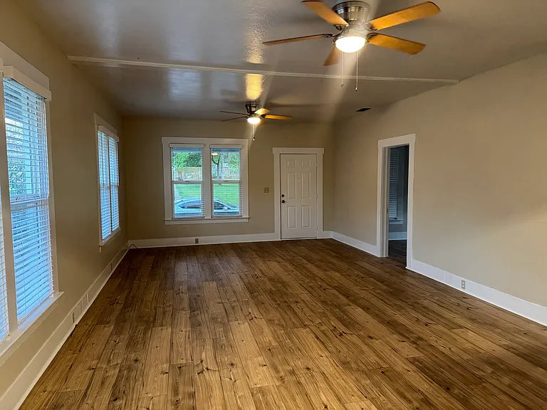 644 W Miner St — Photo 3