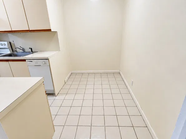 (undisclosed Address), Great Neck, NY 11021