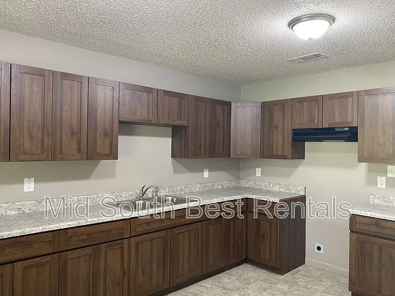 2303 Brown St — Photo 2