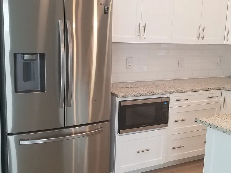 1121 Lawrence Ave #6 — Photo 11