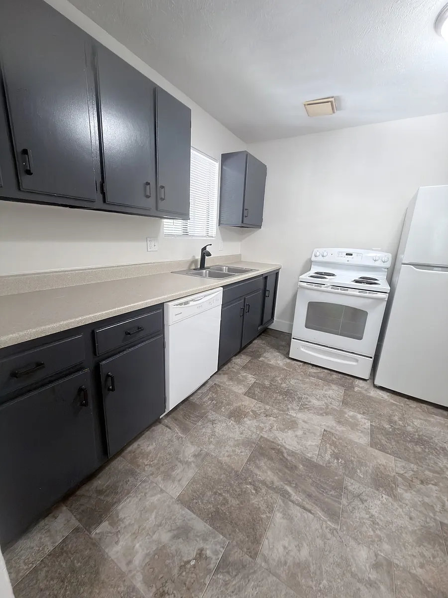 Building Photo - 2438 S 10th St #4
