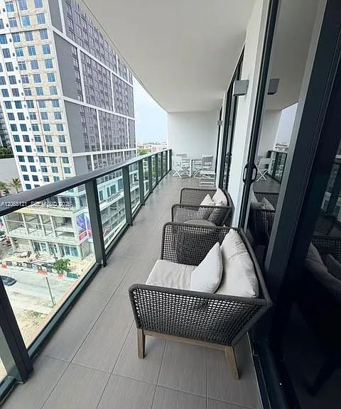 1600 NE 1st Ave #1009 — Photo 17