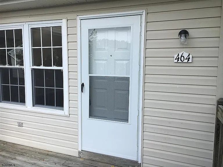464 London Ct #464 — Photo 2