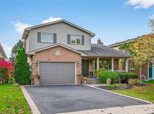 12 Vance Cres, Hamilton, ON L8B0B8