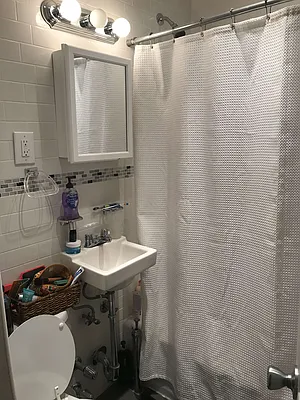 Rented by Salon Realty Corp | media 19