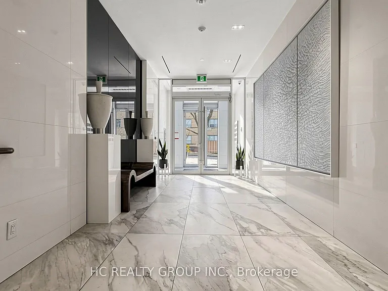 6 Parkwood Ave #701 — Photo 4