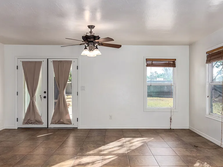 2321 E Enid Cir — Photo 22