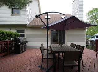 2292 Briarhill Dr, Naperville, IL 60565