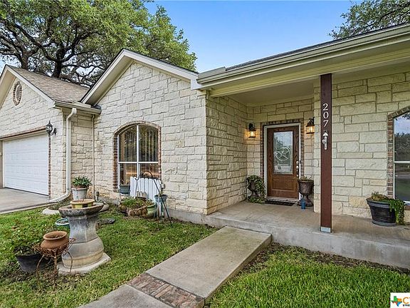 3rd image of 207 Pecan Dr #1