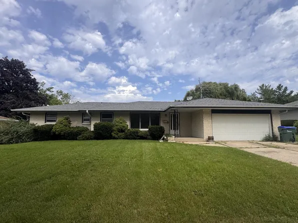 5800 Lakeview DRIVE, Greendale, WI 53129