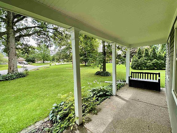 2nd image of 425 Grand Oaks Ct