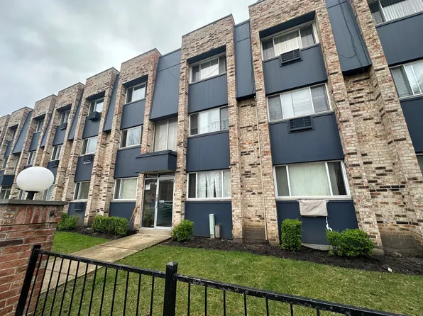 8649 1/2 W Foster Ave APT 1B, Chicago, IL 60656