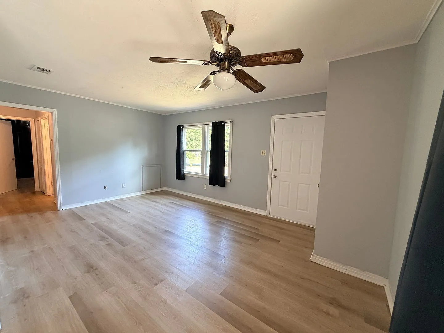 Super cute and ready for new tenant!! In charming Minden. — Photo 3