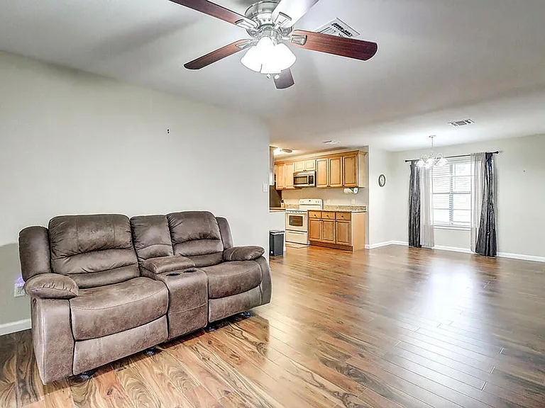 1011 Ennis Joslin 234 — Photo 15
