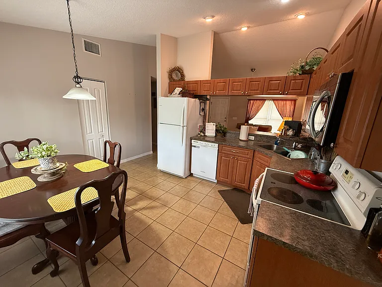 4051 Adrian Ave — Photo 2
