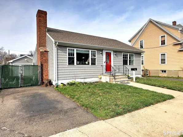 35 Nelson Terrace, Bridgeport, CT 06610