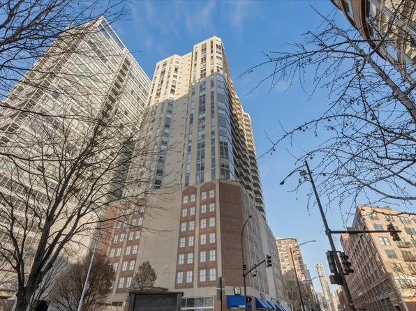 645 N Kingsbury St APT 1605, Chicago, IL 60654