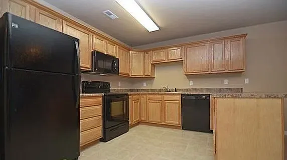 3 bed, 1420 sqft, $1,200 — Photo 2