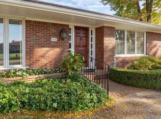 88 Greenbriar St, Grosse Pointe Shores, MI 48236
