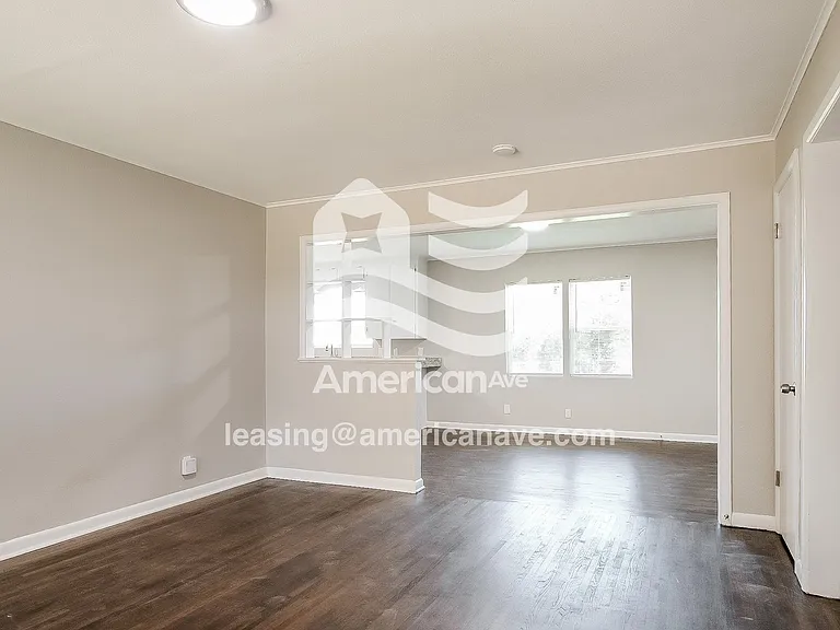 1197084_003_wm_-_living_room_13274533.jpg