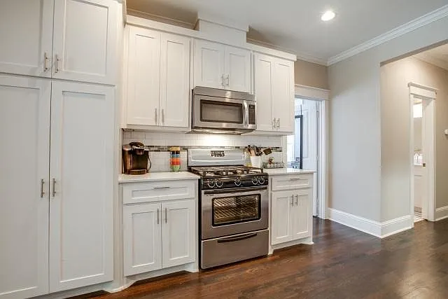 839 Woodlawn Ave — Photo 12