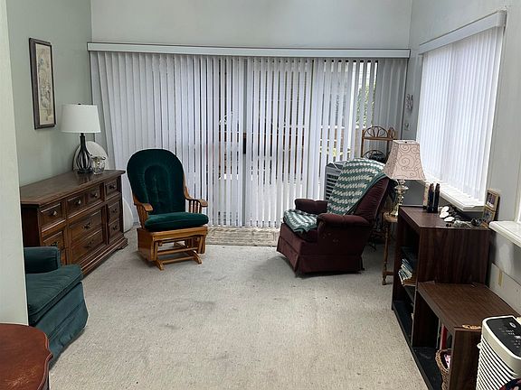 5th image of 2872 McKenzie Ave