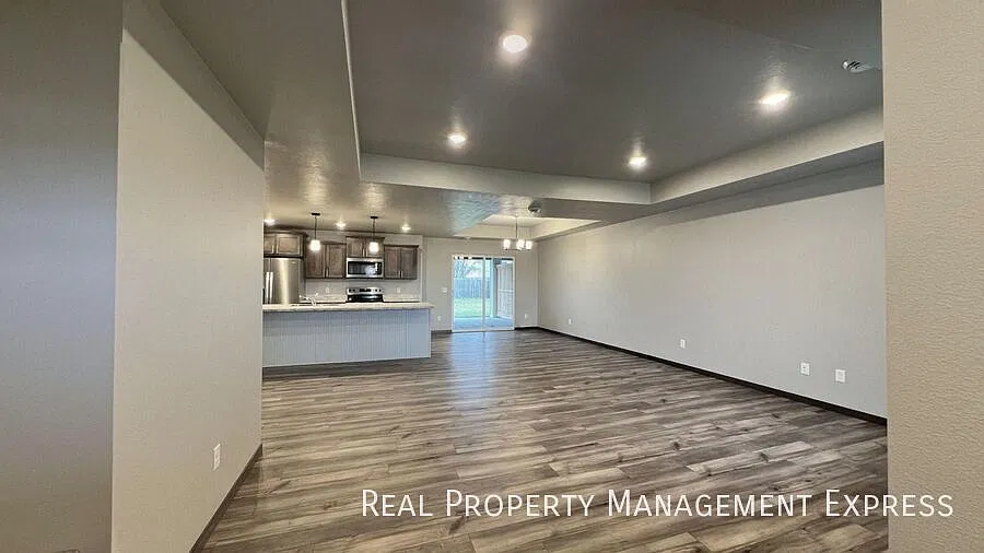 Modern 3-Bedroom Home with Convenience & Style in Harrisburg, SD — Photo 2
