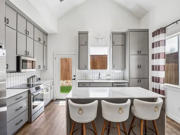 1313 Tillery Ct, Grapevine, TX 76051