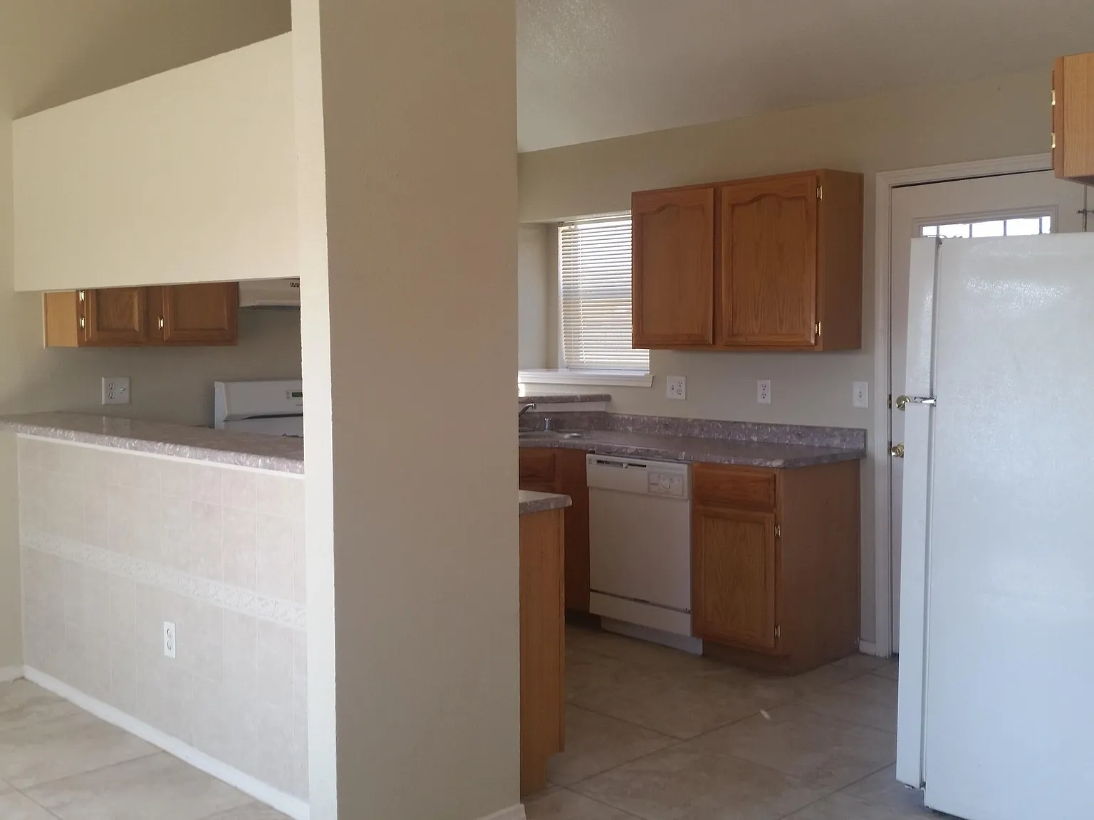 4 bed, 2.0 bath, 1385 sqft, $1,500 — Photo 3