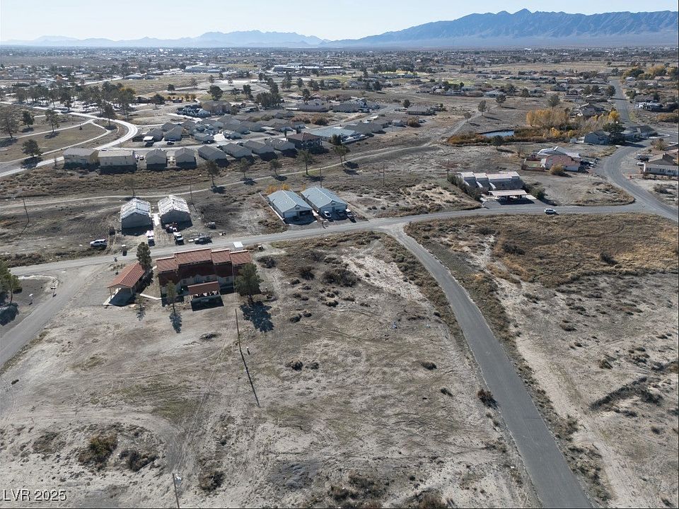 2nd image of 1221 S Thunderpass Ave