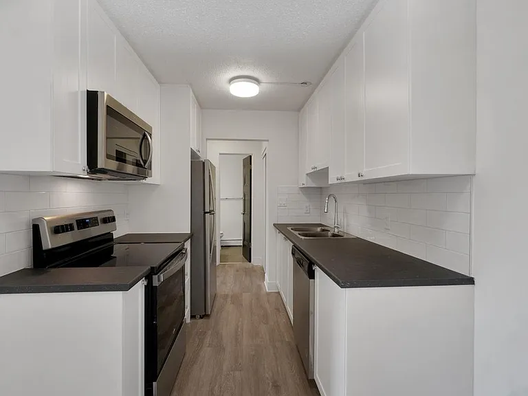130 Stewart Ave #9 — Photo 16