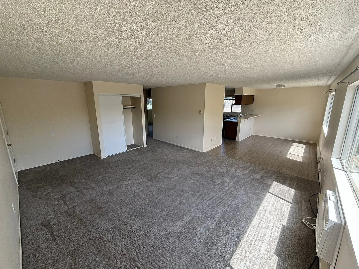 355-24 - 1111 Eric Ct. The Dalles (Unit 1-4) — Photo 2