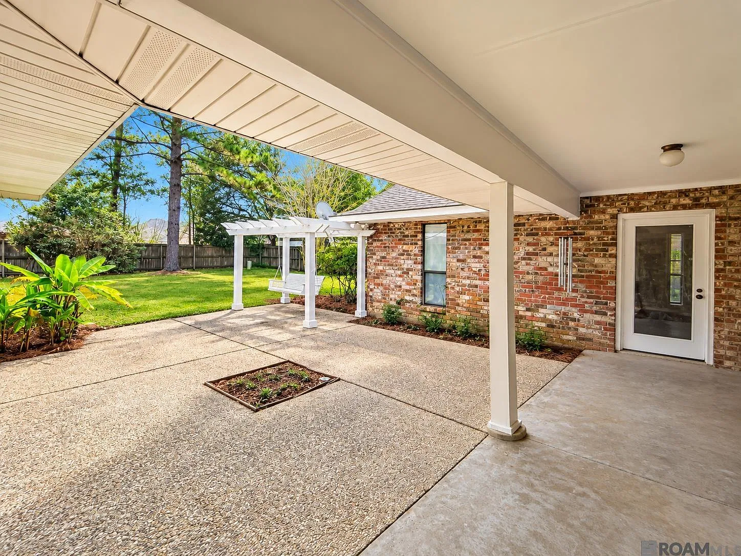 4 bed, 2272 sqft, $2,800 — Photo 3