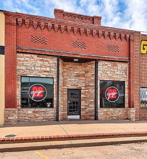1st image of 210 NW Main St